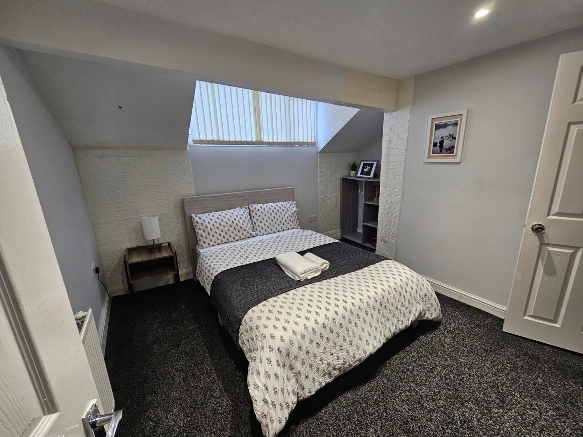 Hillsome Hosting Manchester Denton  Exterior foto